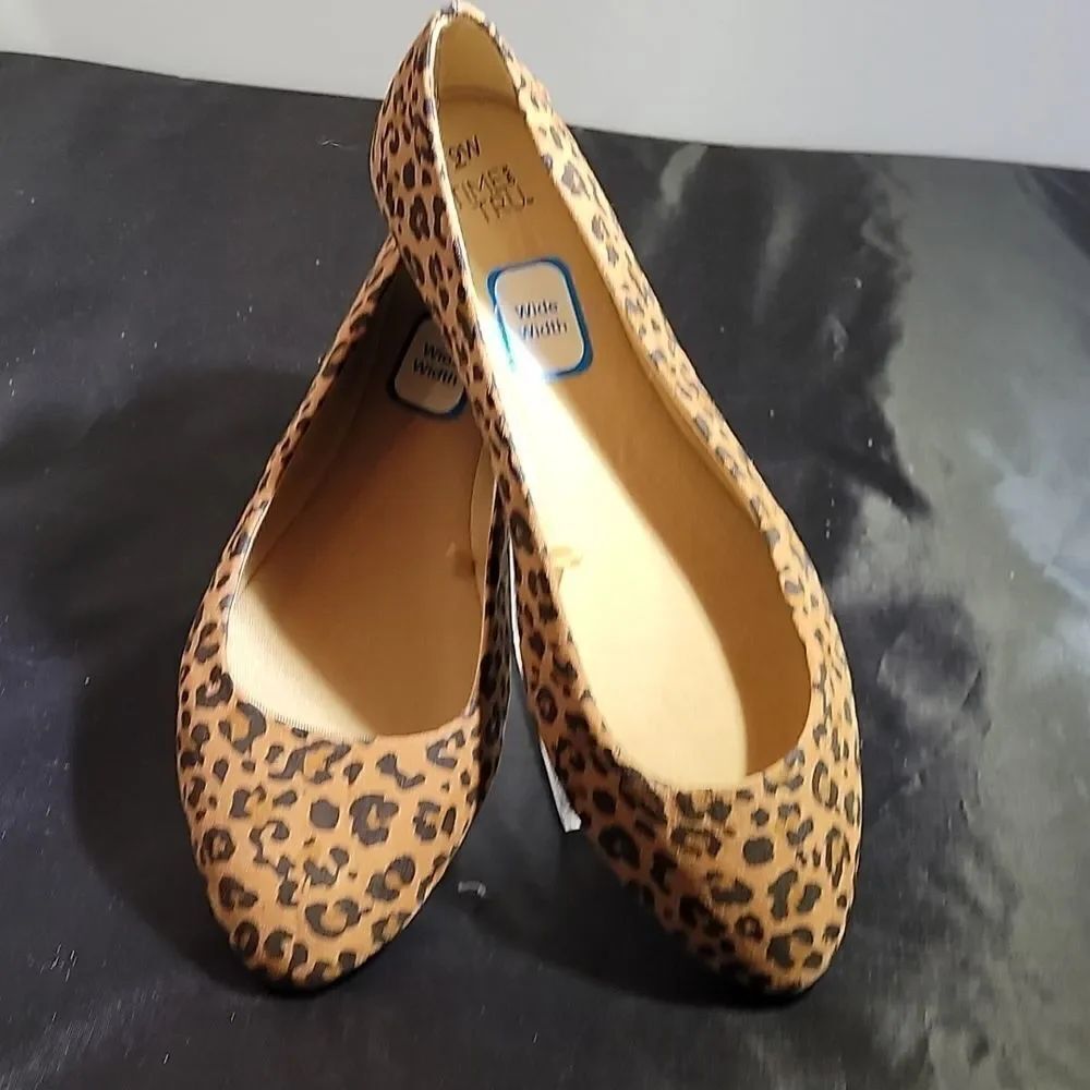 TIME AND TRU BASIC BALLET  ANIMAL PRINT FLATS - Picture 4 of 16
